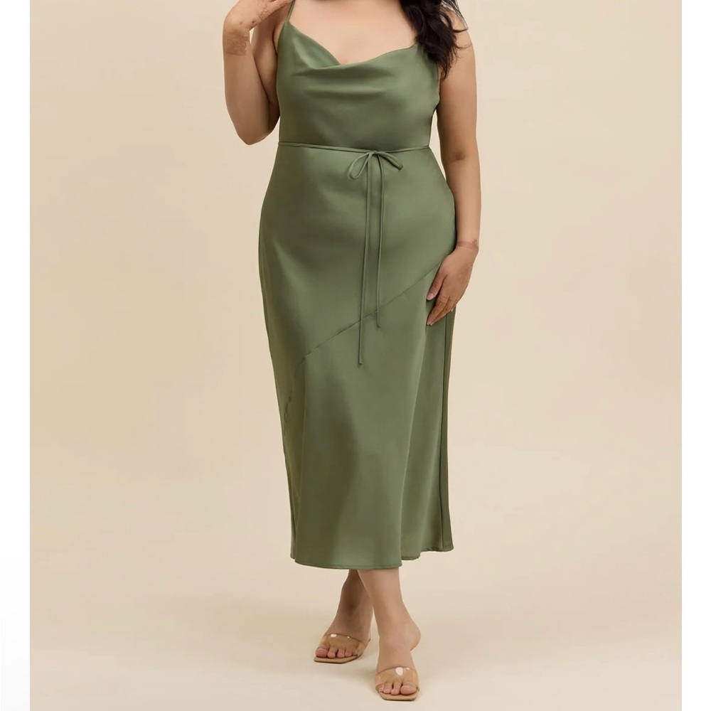 Park & Fifth Waldorf Dress. Size Medium. Colour: Olive. Midi dress and belt.